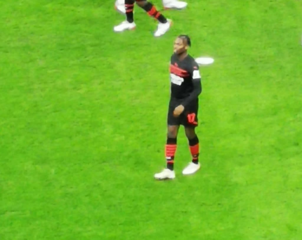 Rafael Leão thi đấu trong màu áo AC Milan