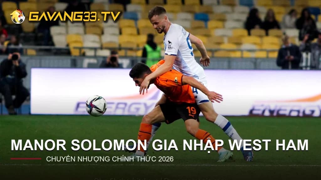 Manor Solomon thi đấu trước khi chính thức gia nhập West Ham, có logo GavangTV
