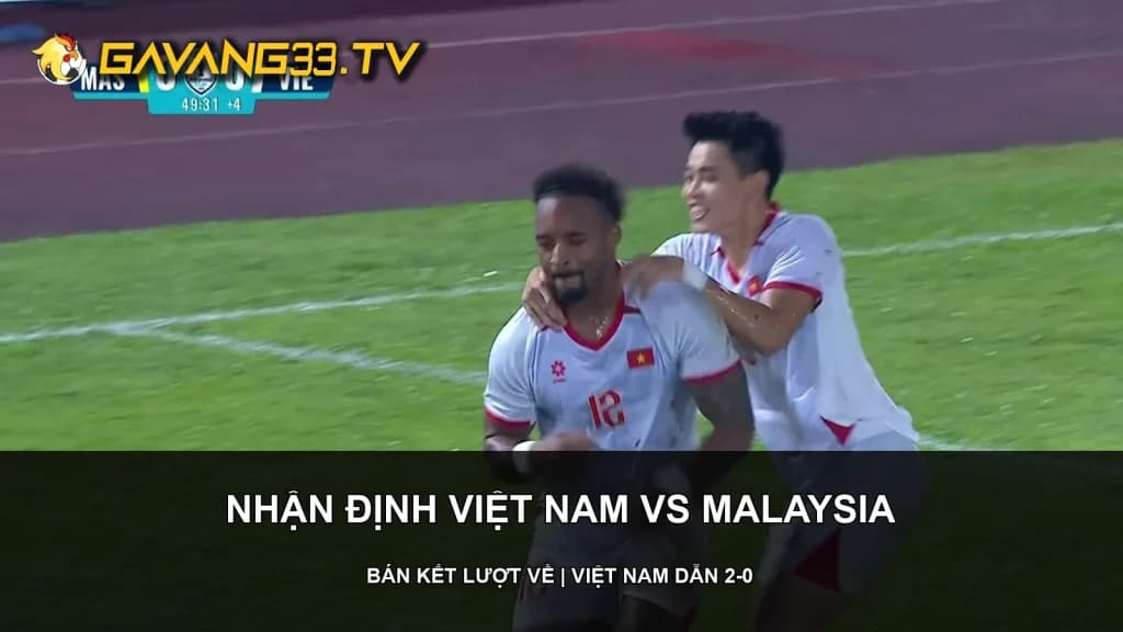 Nguyễn Xuân Son cùng đồng đội Việt Nam ăn mừng trong trận Malaysia lượt đi