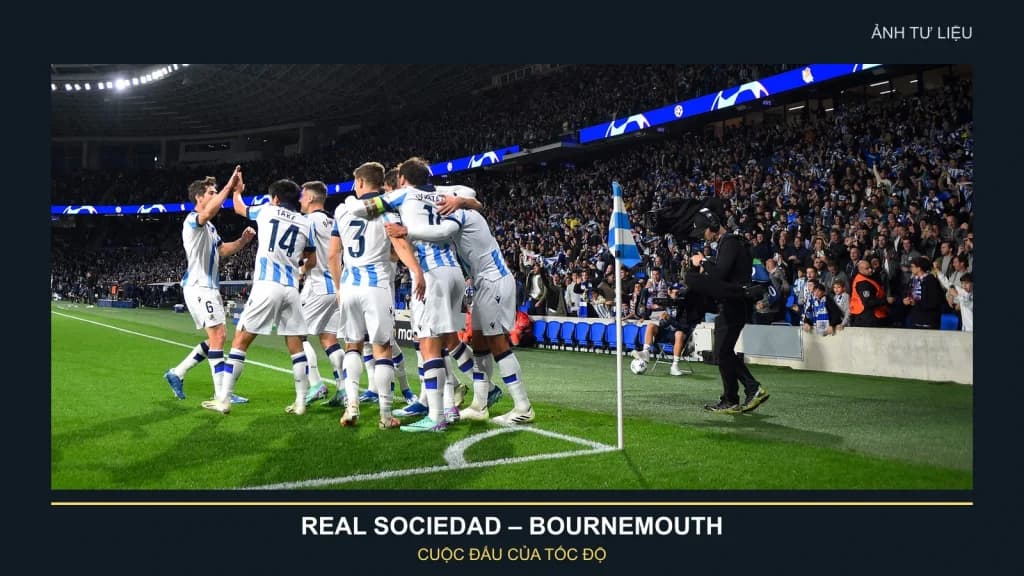 Ảnh tư liệu các cầu thủ Real Sociedad ăn mừng bàn thắng