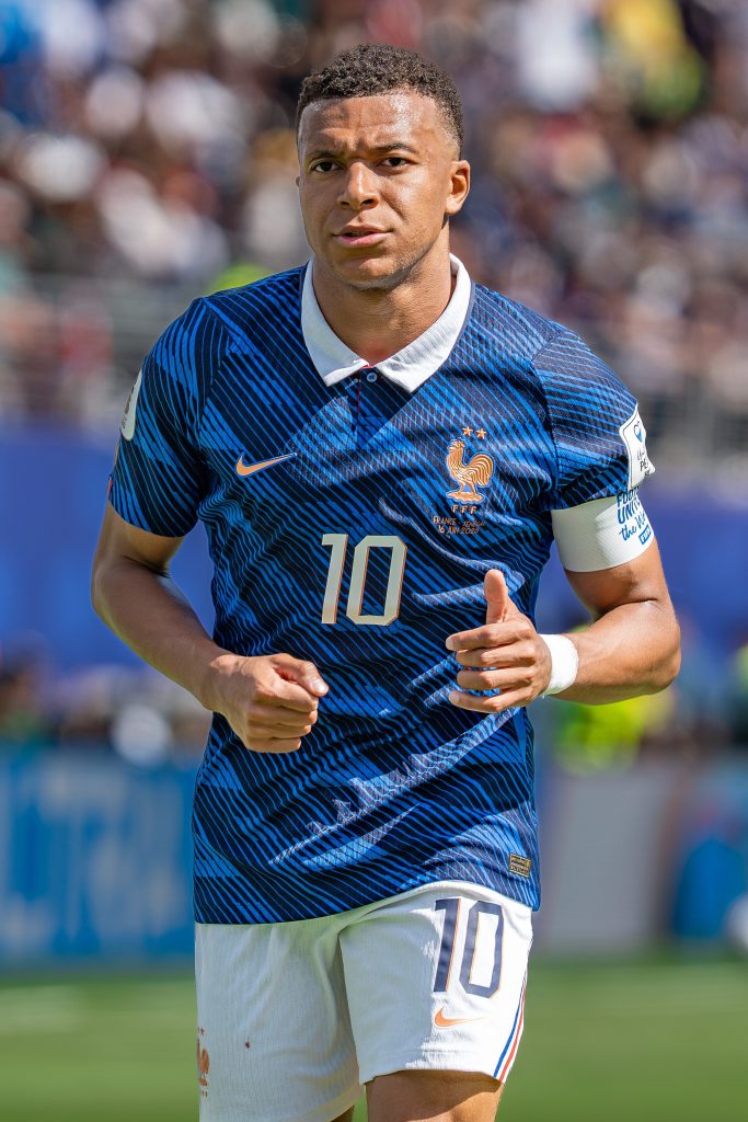 Kylian Mbappé thi đấu cho đội tuyển Pháp tại World Cup 2026