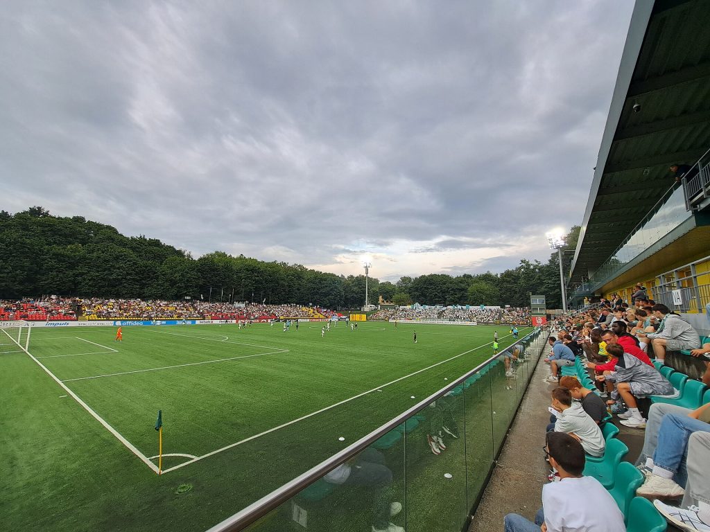 Pafos FC trong một trận đấu cúp châu Âu
