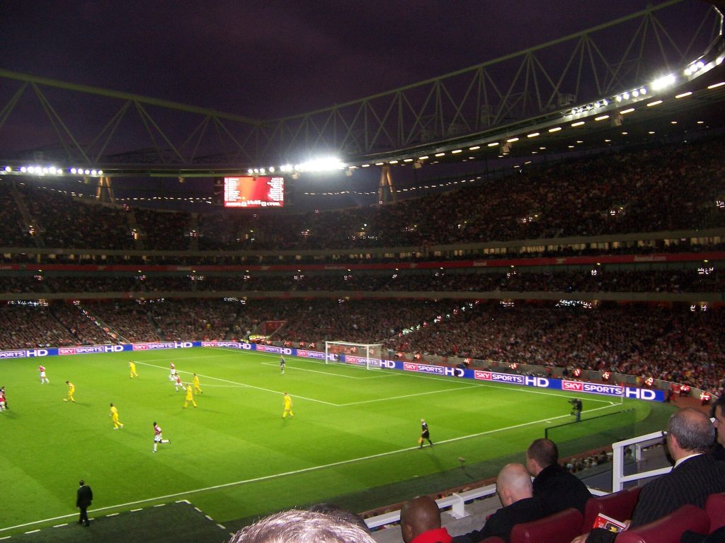 Sân Emirates trong bản tin bóng đá Ngoại hạng Anh hè 2026