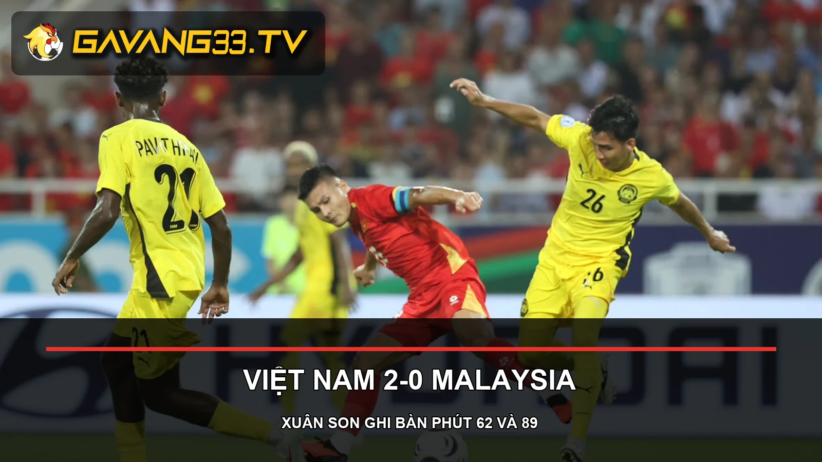 Cầu thủ Việt Nam và Malaysia tranh bóng ở bán kết lượt về ASEAN Cup 2026